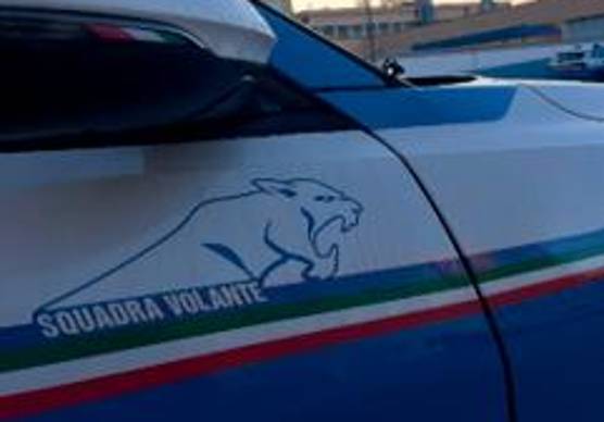 Ravenna, lite in centro con lancio di pietre e una catena