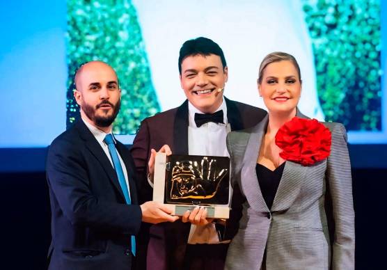 Simona Ventura premiata da Alan Gasperoni