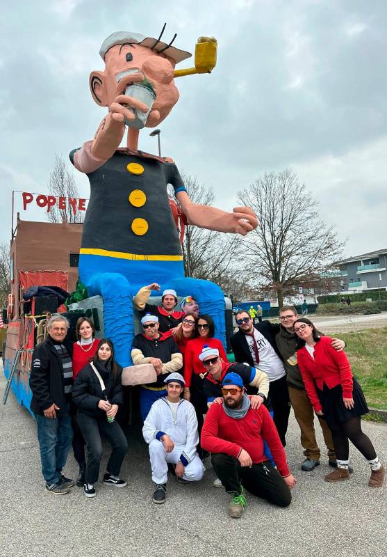 Meldola, amici, famiglie e una nonna di 94 anni: “Riportiamo in vita i carri allegorici”