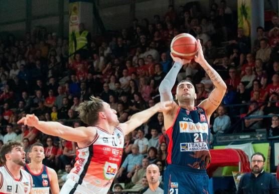 Davide Denegri e Pietro Aradori, le due facce del derby di domenica morosetti