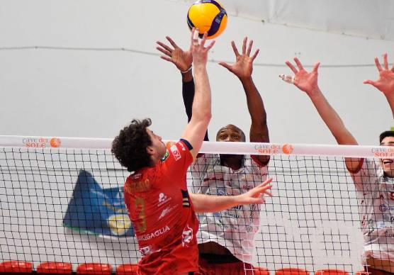 Un attacco di Mattia Gottardo contro il muro a due di Lagonegro