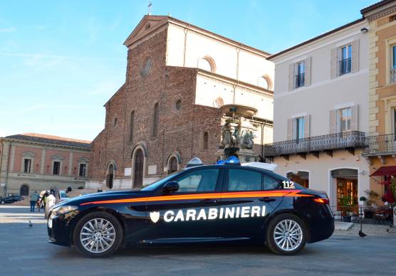 Faenza, in preda ai fumi dell’alcol aggredisce i carabinieri intervenuti su richiesta del figlio minorenne: arrestato