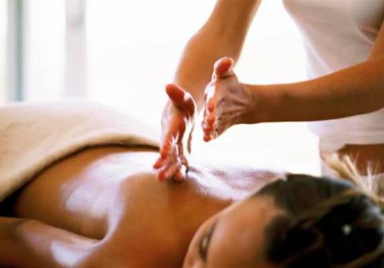 Massaggio in un centro benessere