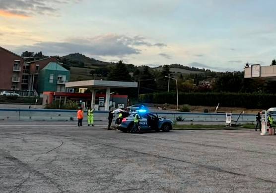 Cesena, tragico incidente sulla E45 a Borello: muore un poliziotto della scorta tifosi VIDEO