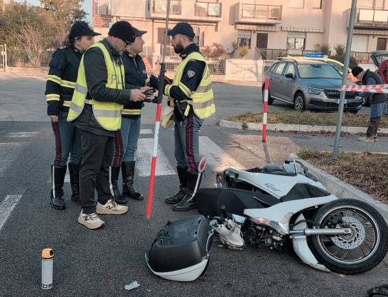 Rimini, tragico incidente mortale: ragazza di 18 anni perde la vita in sella allo scooter a Sant’Ermete VIDEO