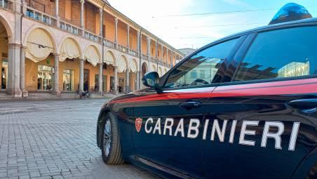 Faenza, nonostante il daspo, torna al supermercato e molesta i clienti: scatta la denuncia