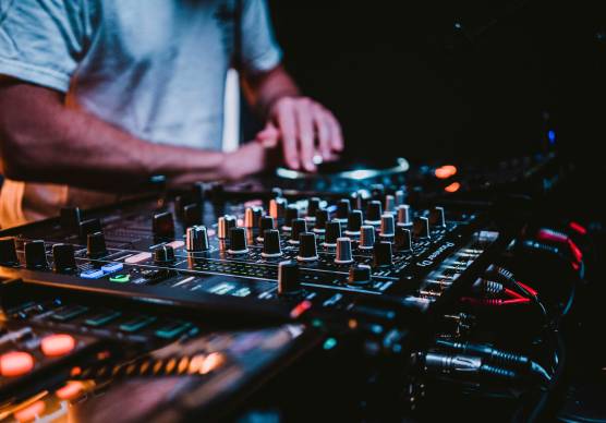 “Musica più bassa a Milano Marittima”: il Tar respinge il ricorso di un locale e dà ragione al Comune di Cervia