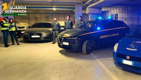 Ravenna. Sequestrate 13 auto di contrabbando
