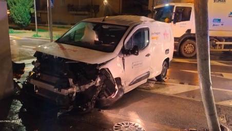 Il furgone contro la cancellata