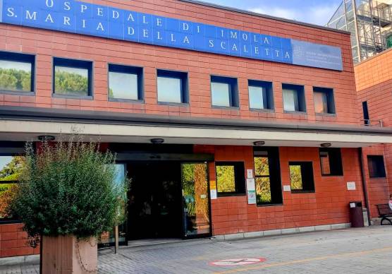 Imola, nuove minacce alle lavoratrici del bar dell’ospedale la domenica di Pasqua: “La situazione non è più tollerabile”