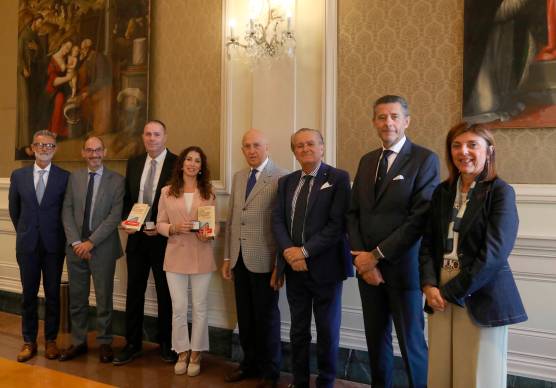 Alessandra Del Mastro e Giovanni Randi sono stati premiati dalla Cassa di Ravenna con la riproduzione dello Scudo Romano del 1839