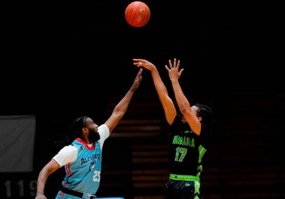 L’ala-guardia Donald Carey Jr con la maglia dei Niagara River Lions dove sta ancora giocando