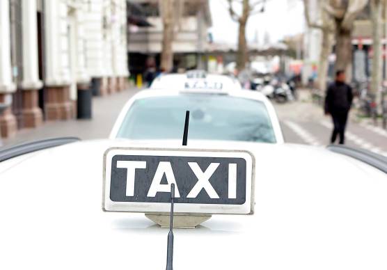 Taxi a Rimini, sconto notturno per le donne e per chi va all’ospedale