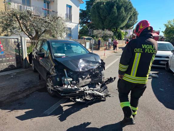 Rimini, incidente a Corpolò con tre auto coinvolte: una donna in elicottero all’ospedale - Gallery