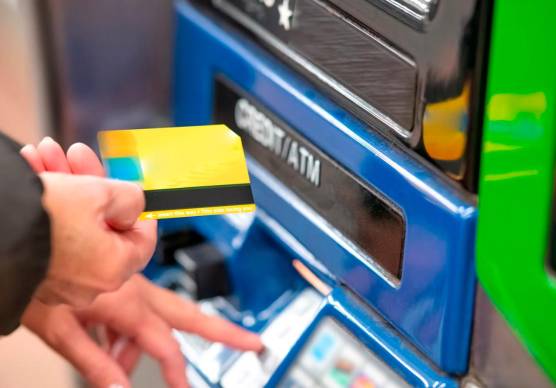 Ravenna, “non riesco a fare benzina”, finta ricarica col bonifico fake: truffati due giovani, intercettati dai Carabinieri