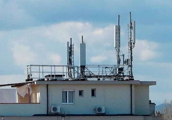 Rimini. Dal 2019 antenne aumentate del 60%. Arpae: «Ma i campi elettrici restano sotto il livello di pericolo»