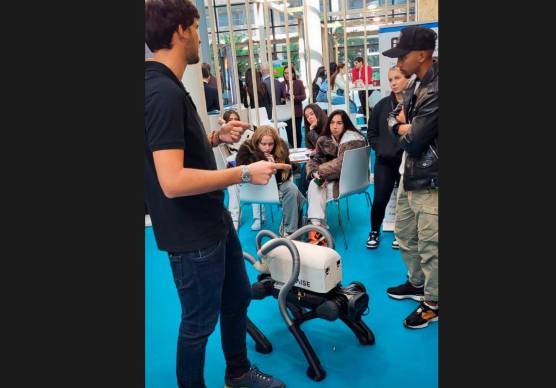 Rimini, il “cane” che non sporca mai, anzi pulisce e aspira mozziconi: la presentazione a Ecomondo VIDEO