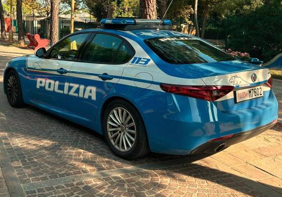 Faenza, controlli della Polizia: arrestato un evaso e denunciati tre minorenni con armi