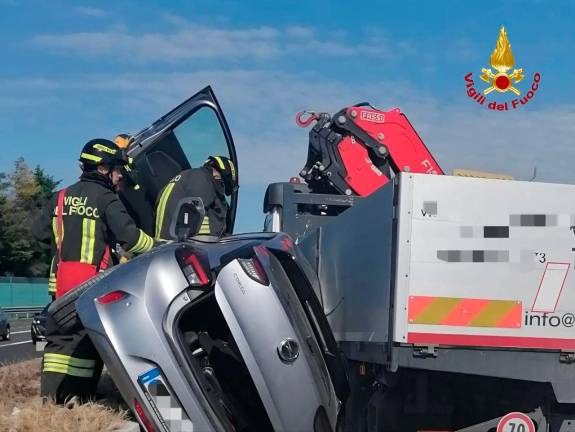 Forlì, incidente in A14: tre feriti dopo lo scontro tra un camion e un’auto