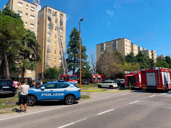 Incendio a Cesena: evacuato condominio in via Cerchia Sant’Egidio VIDEO