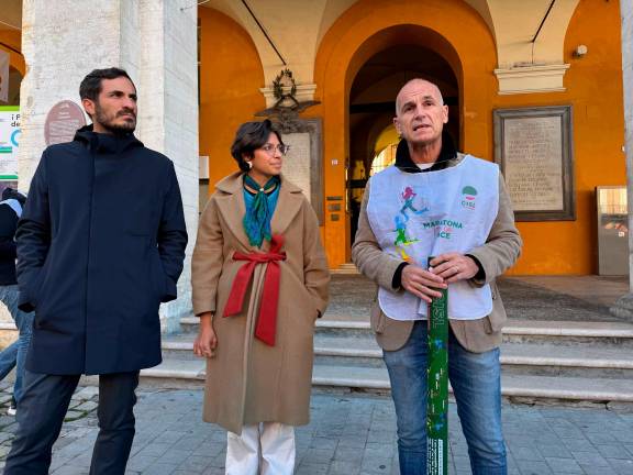 Cesena, in Piazza del Popolo la staffetta per la pace VIDEO