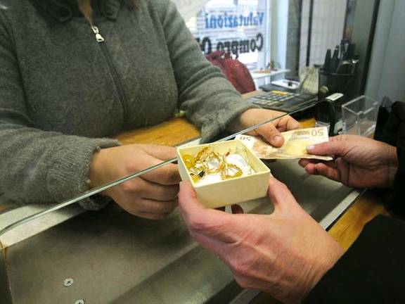 Scambio al “Compro Oro”