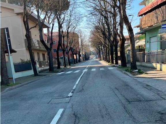 “Zona 30” non rispettata in via Magrini a Cesenatico: i residenti chiedono controlli ed autovelox