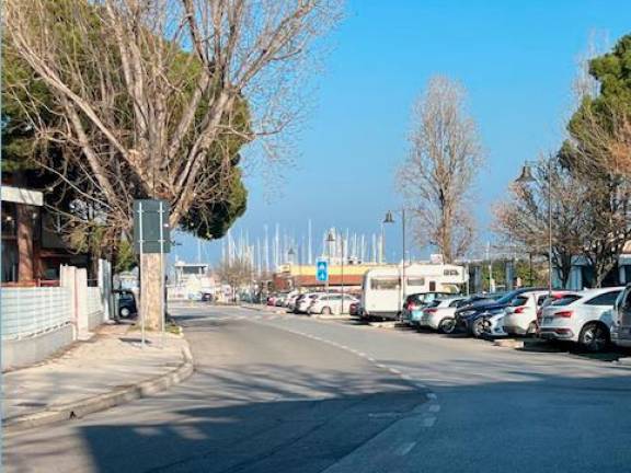 “Zona 30” non rispettata in via Magrini a Cesenatico: i residenti chiedono controlli ed autovelox