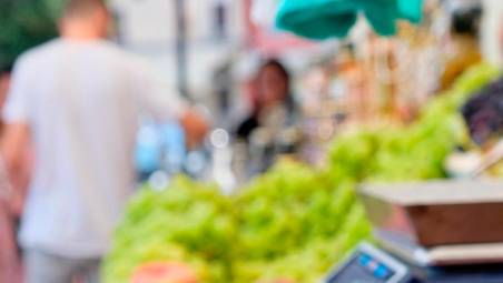 Rimini, umiliata e licenziata per i buoni sconto, cassiera reintegrata e risarcita con 61mila euro: “Torno al lavoro ma sarà dura”