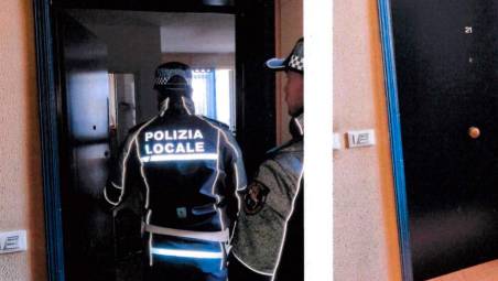 Una delle operazioni Erp con agenti della Polizia Locale