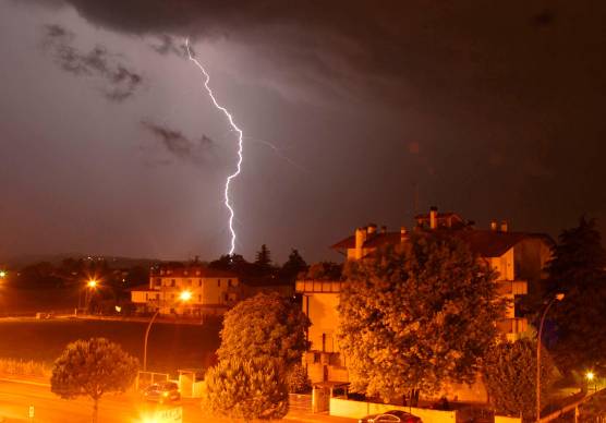 Meteo Romagna, domani allerta per temporali, temperature in leggero calo martedì