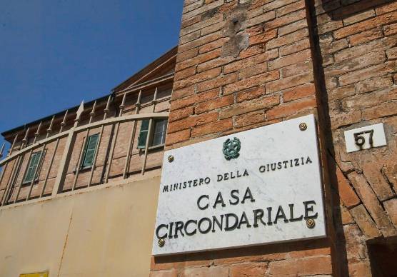 Ravenna, droga e telefoni in carcere: perquisizioni a tutto campo dalle prime luci dell’alba