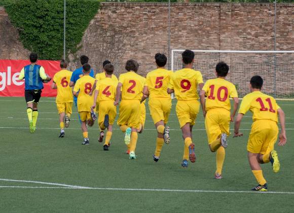 Calcio D, Ravenna: "110 e lode", due borse di studio per festeggiare il