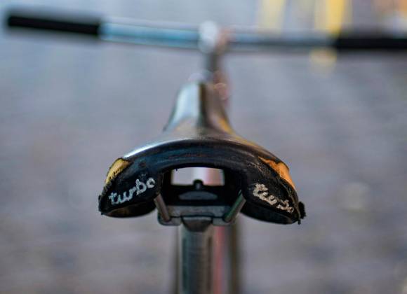 Parkwächter B1, allarme per bicicletta con portabottiglie, supporto per biberon, allarme per bicicletta con 2 telecomandi, protezione IP 55, volume e livelli di allarme regolabili, arancione