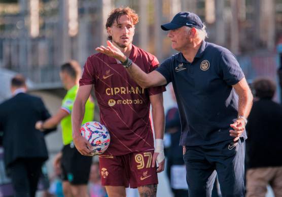 Sopra Andrea Mandorlini dà indicazioni ad Edoardo DucaIn alto il 3-0 di Simone Rabbi su “buco” di Zelezny fotoservizio Massimo fiorentini