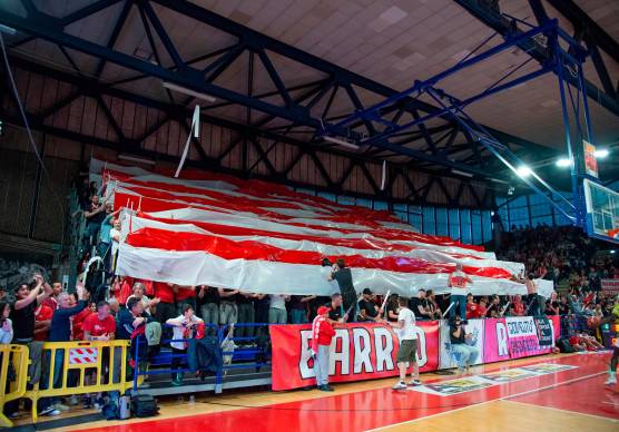 I tifosi riminesi in gara-4 contro la Vuelle Pesaro: oggi saranno 350 nelle Marche in una partita senza domani