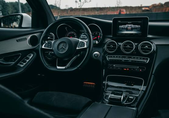 Rimini, a caccia di auto di lusso sul web con i falsi bonifici: denunciati due truffatori seriali