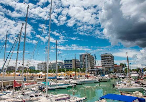 Una veduta di Riccione dal porto