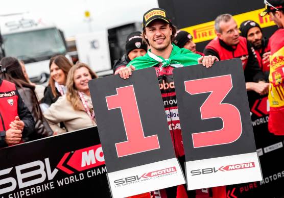 Con 13 vittorie di fila, Nicolò Bulega ha pareggiato il record di Razgatlioglu