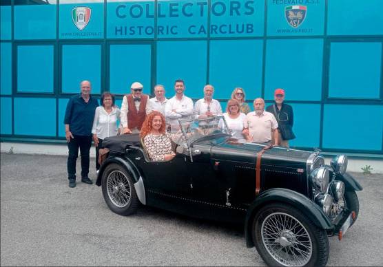 La presentazione dell’evento con la presenza di una Wolseley del 1932