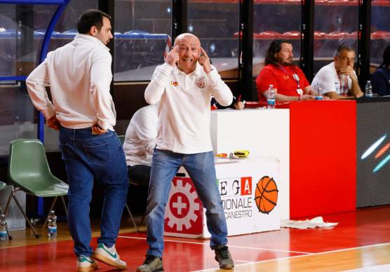Il coach biancorosso dell’Andrea Costa Imola Luca Dalmonte (foto MMPH)