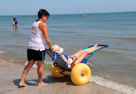 Un prezioso servizio in spiaggia per i diversamente abili