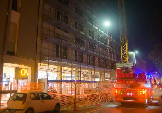 I pompieri sul posto (foto Fiorentini)