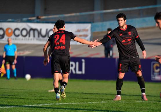 L’attaccante biancorosso Elia Petrelli (foto Blaco)