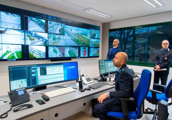 La centrale operativa della polizia locale di Rimini