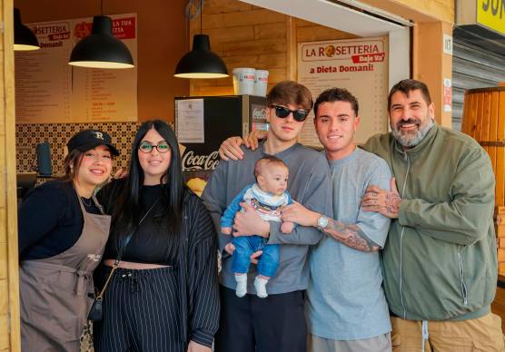 I titolari della Rosetteria aperta in viale Vespucci