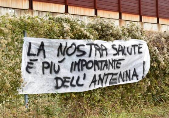 Rimini, la battaglia delle antenne. Arpae: «Oltre 700, ma la salute non è a rischio»