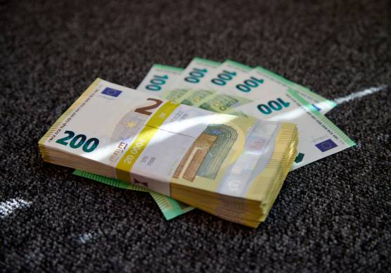 Solarolo, tenta la truffa a un’anziana: i Carabinieri bloccano un bonifico da 48mila euro