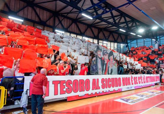 La Dole è stata multata di 2.500 euro per “il principio di scontri” domenica tra la propria tifoseria e quella di Ruvo