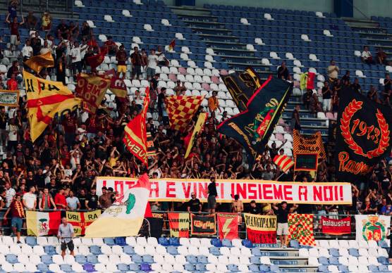 I 784 tifosi del Ravenna presenti nel settore ospiti dello stadio Città del Tricolore (foto Chianese)